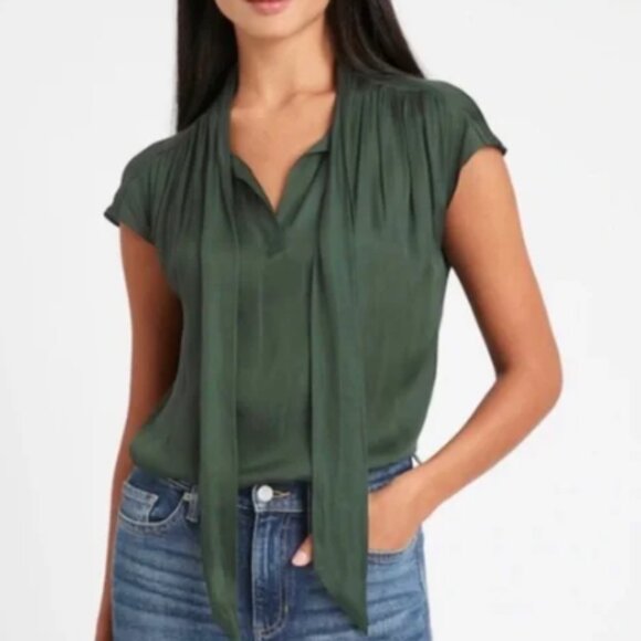 Banana Republic SS Forest Green Tie Front Blouse - Picture 1 of 4